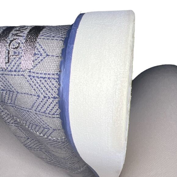 Toms Men's Gray Shoes with Subtle Navy Line Design Size 8.5 - Picture 9 of 9